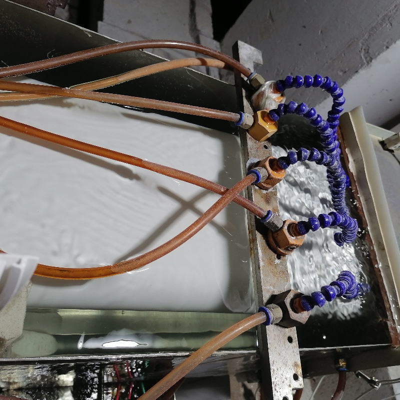 Ο τετράγωνος σωλήνας από ψυκτική εξώθηση PVC παράγεται με συνέπεια