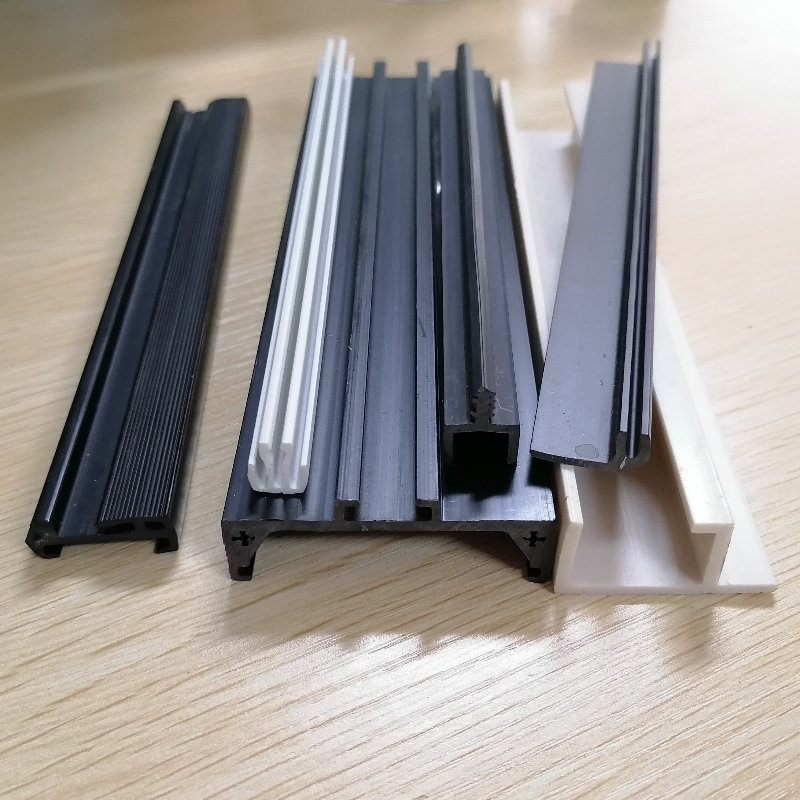 Προσαρμοσμένο εξωτερικό PVC Παλματισμένα Profiles λουρίδες από πλαστικό ορθογώνια λωρίδα τροχιάς PVC